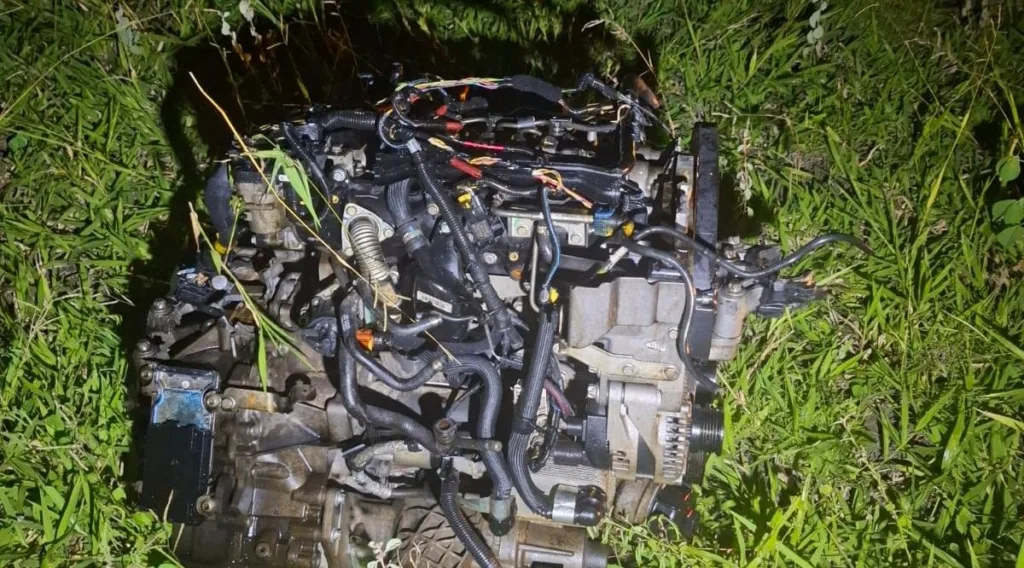 Acidente na BR-324 em Jacobina - motor do carro foi arremessado