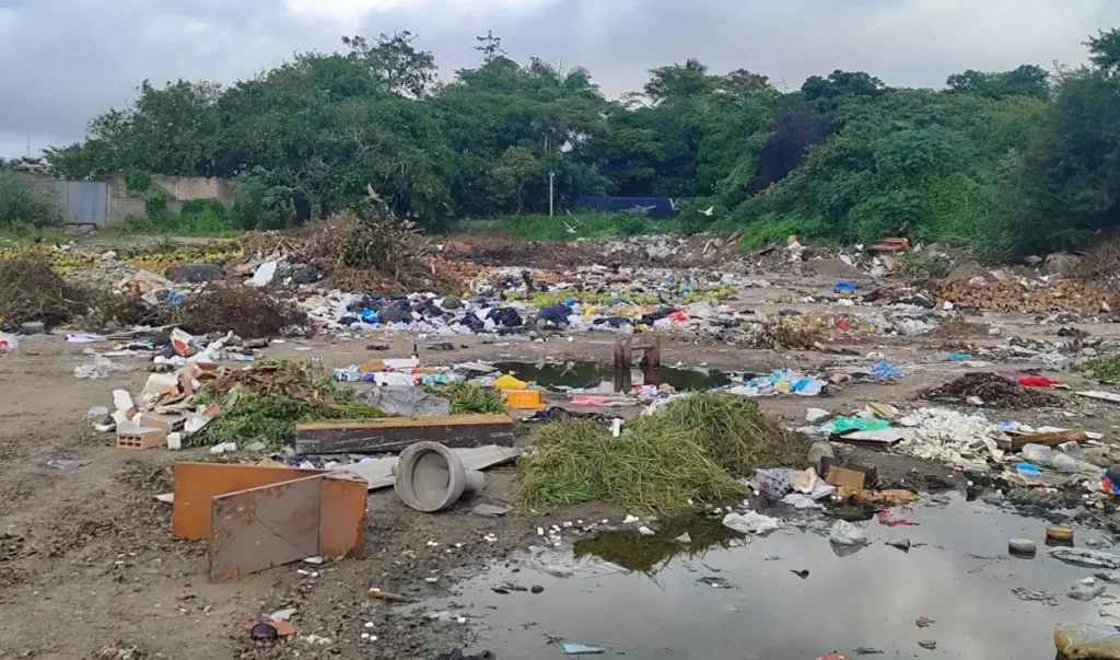 Lixão na Santa Mônica -