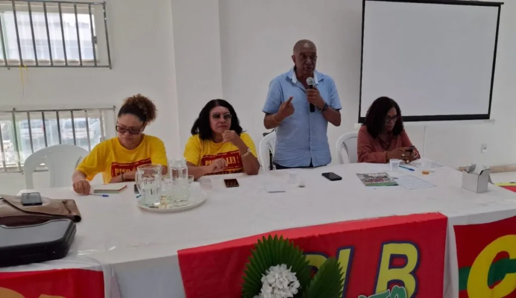 APLB sindicato assembleia com professores aposentados
