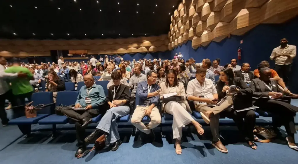 Seminário sobre turismo no centro de Convenções de Feira