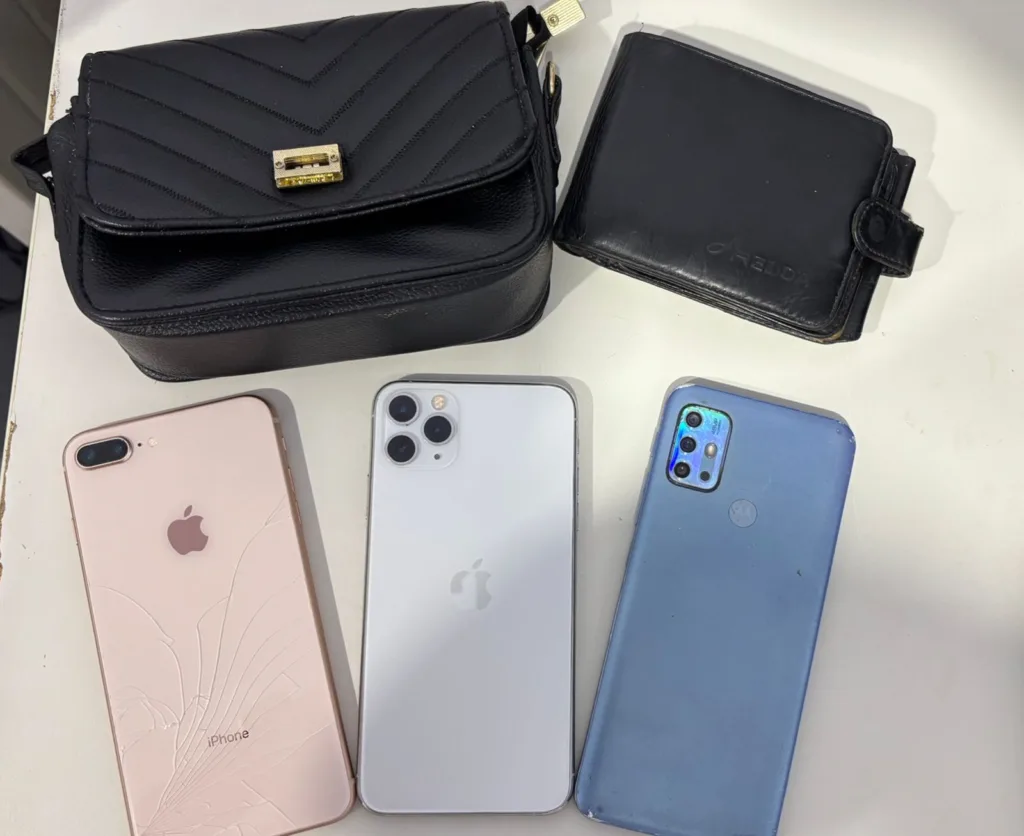 devolução de celulares e bolsa roubados