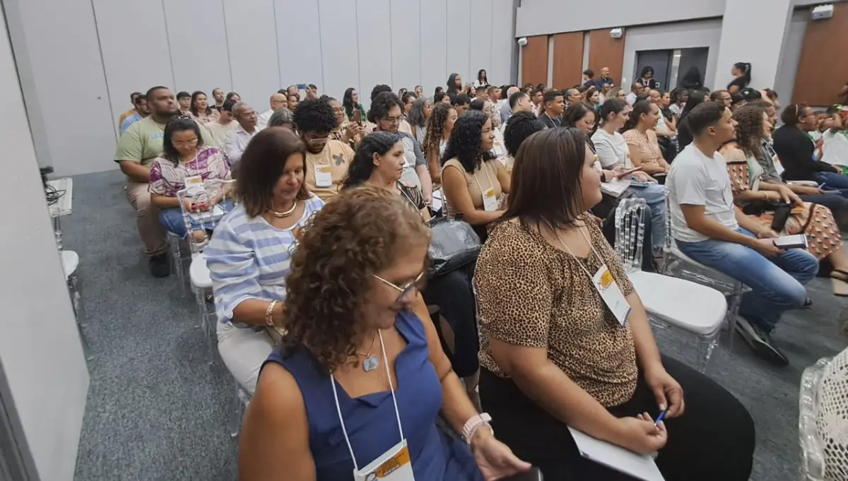 prefeitura firma novo convênio com ACBEU para ampliar ensino de inglês na rede municipal