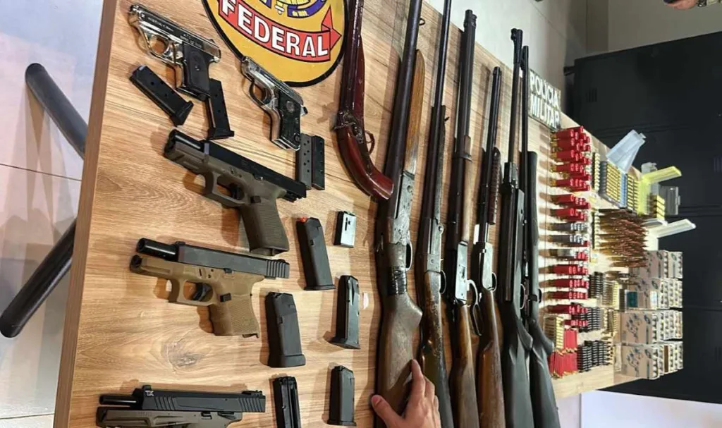 Polícia Federal captura foragido e apreende diversas armas de fogo