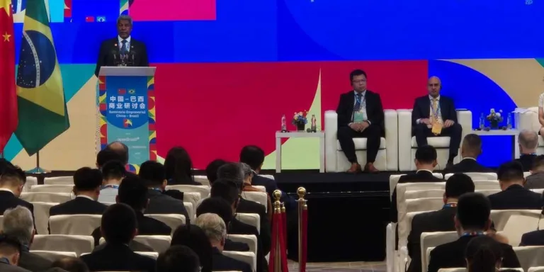 Na China, governador Jerônimo Rodrigues apresenta potencial da Bahia para receber investimentos em tecnologia