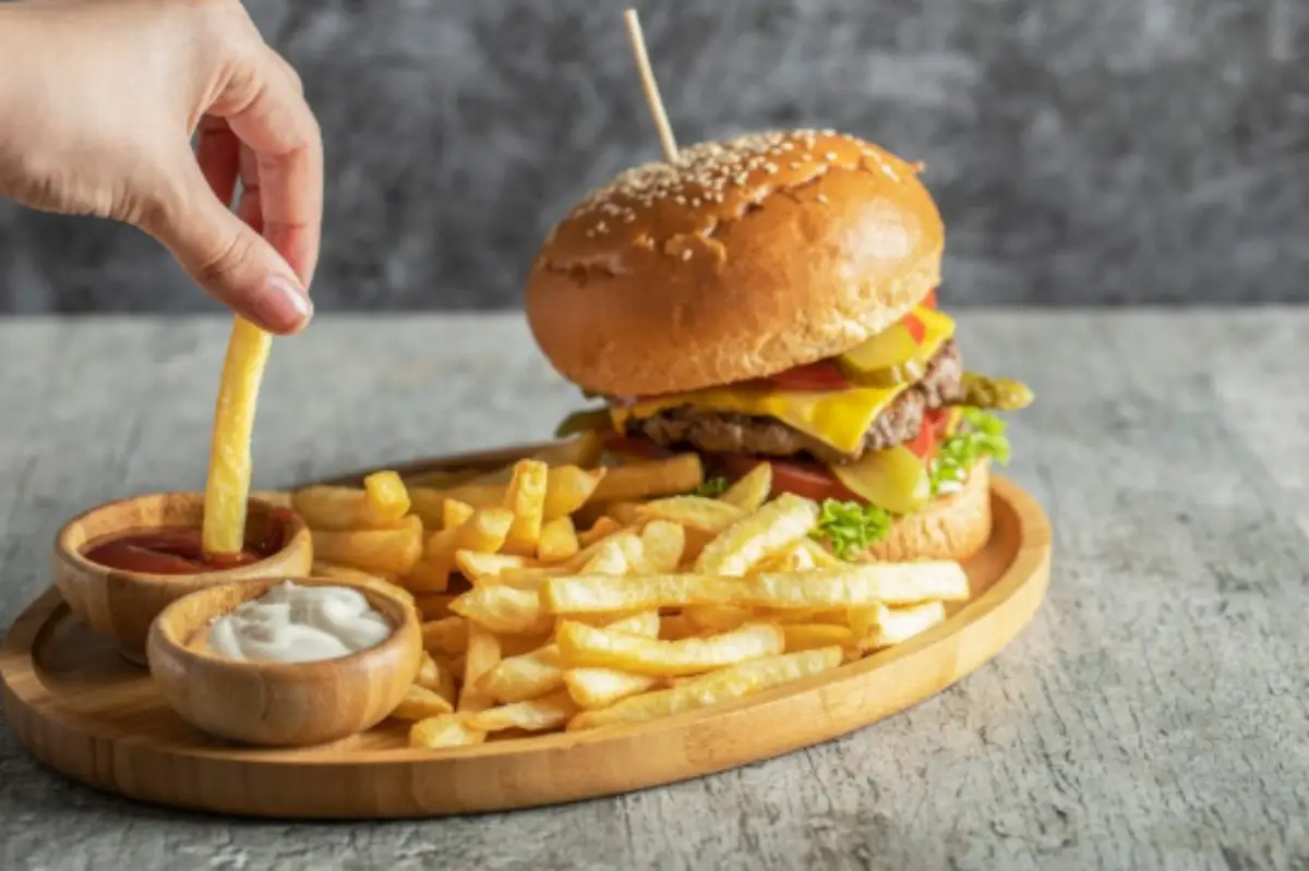 Hamburguer e batata
