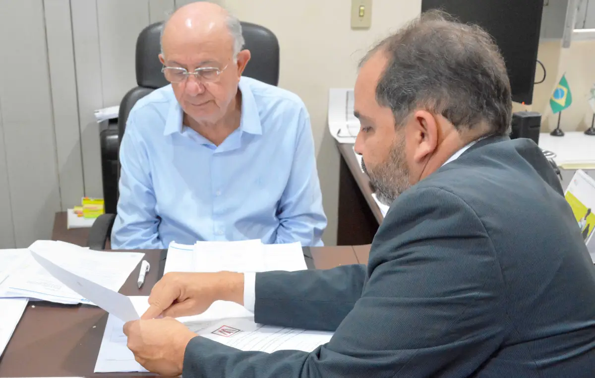Prefeito assina protocolo da câmara em relação ao aumento salarial dos servidores