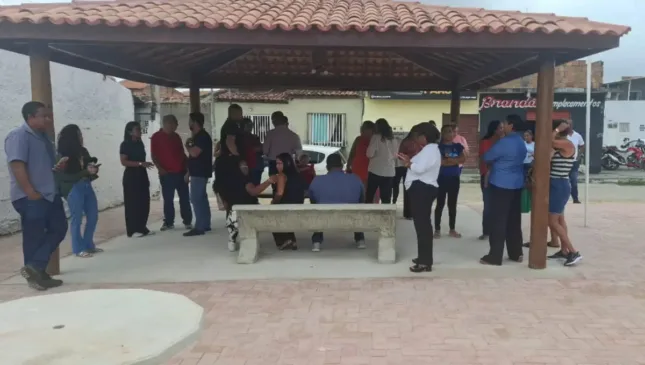 Entrega de praça na Lagoa Grande