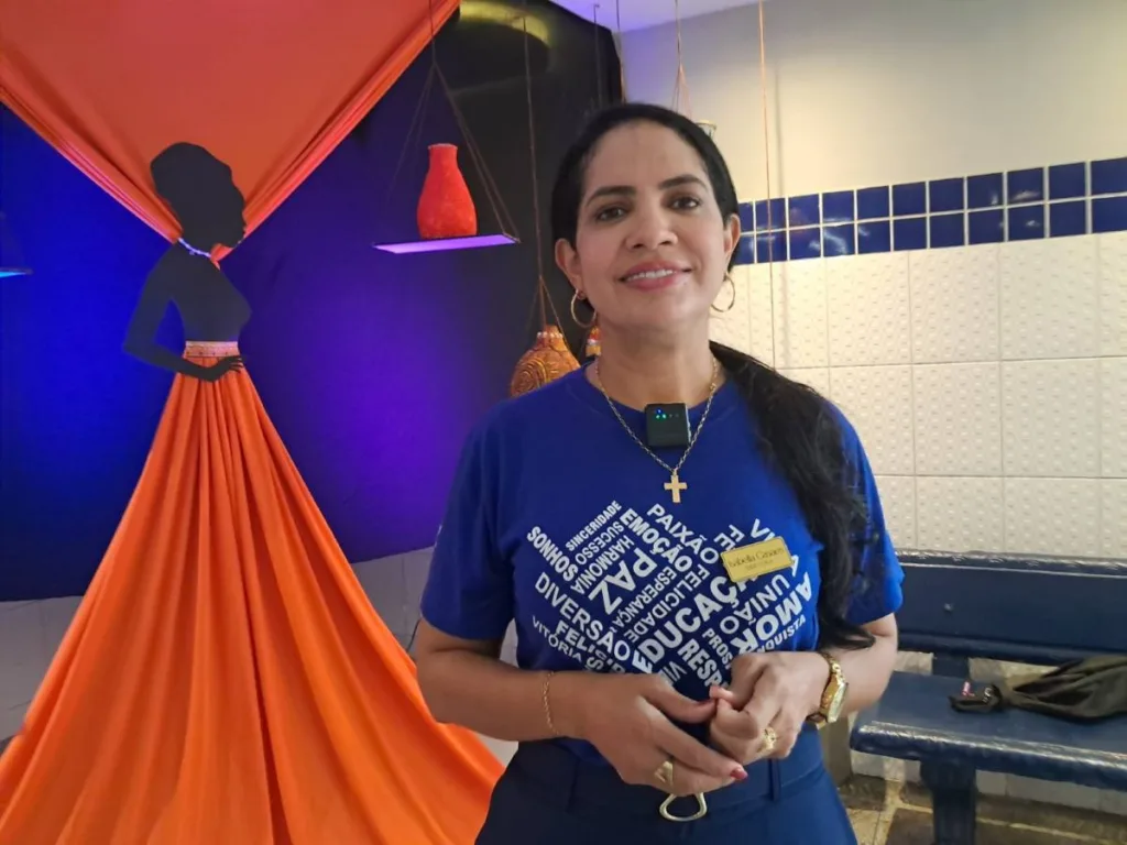 professora Isabela Casaes