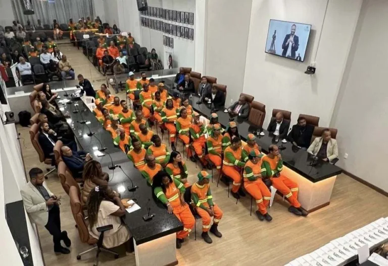 Câmara Municipal realiza sessão comemorativa em homenagem ao Dia do Gari
