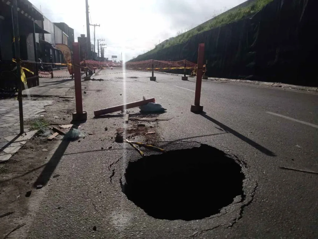 Cratera no Anel de Contorno