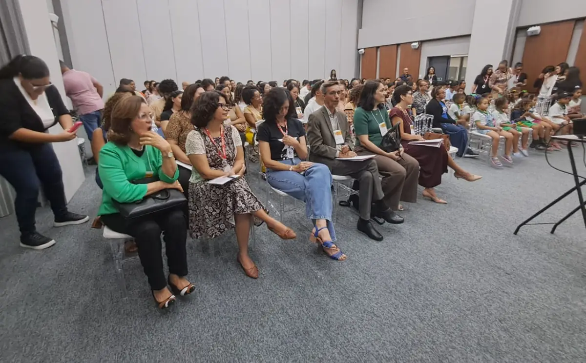 prefeitura firma novo convênio com ACBEU para ampliar ensino de inglês na rede municipal