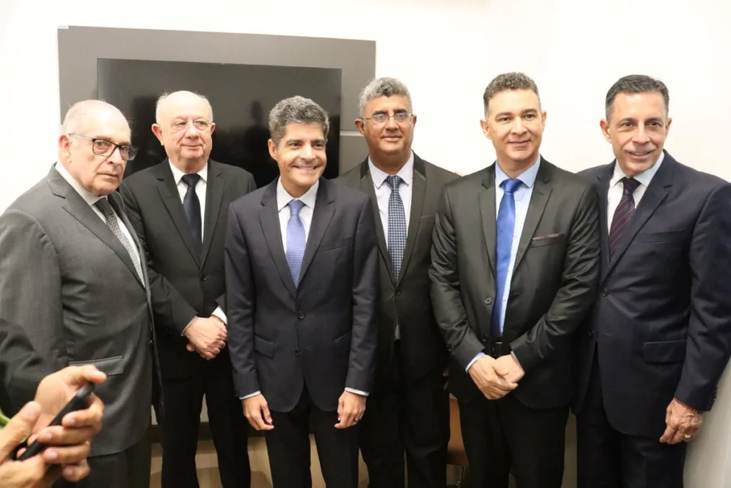 ACM neto recebe cidadania feirense e comenda maria Quitéria