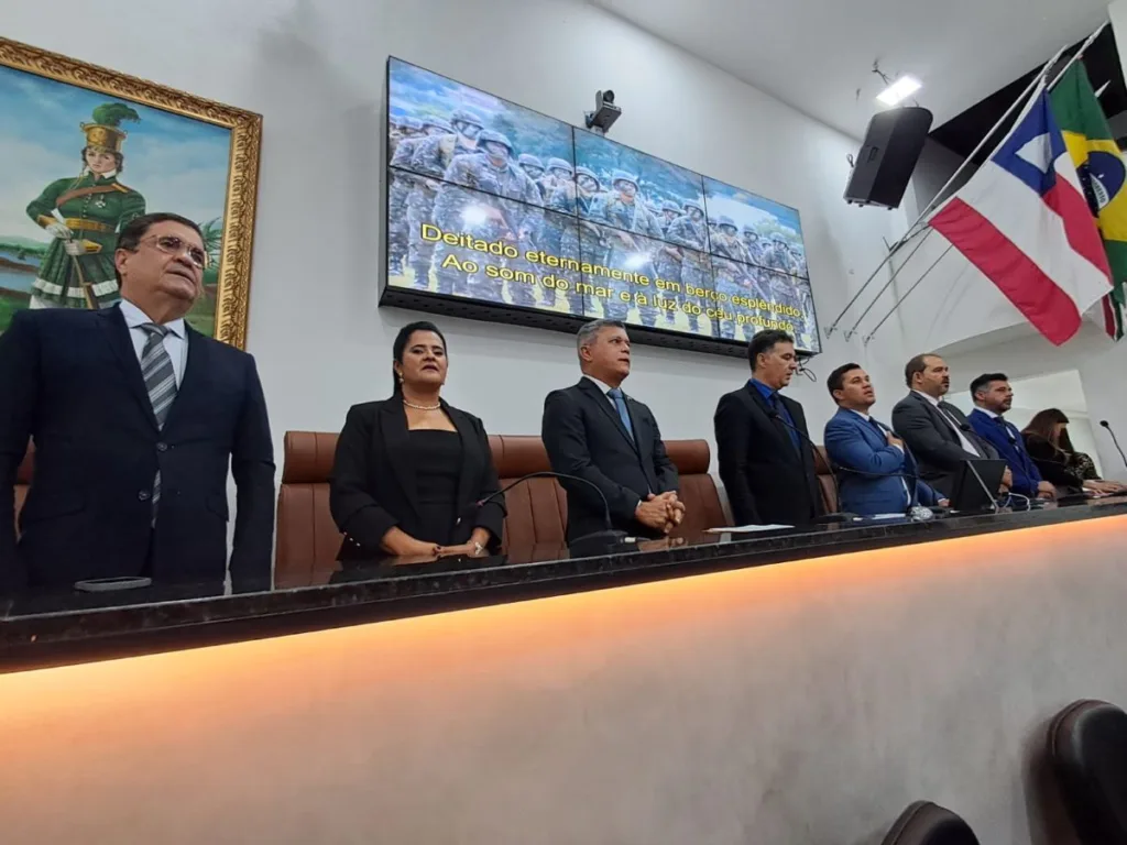 Juscelino Brito recebe Comenda Maria Quitéria na Câmara Municipal de Feira de Santana
