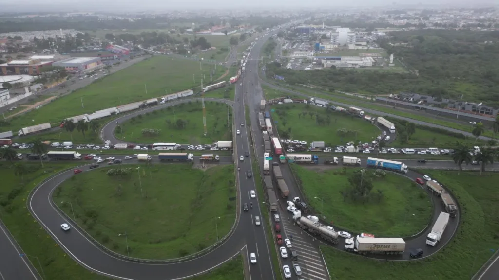 Viaduto Portal do Sertão (BR-324), em Feira de Santana