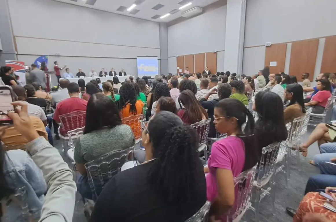 prefeitura firma novo convênio com ACBEU para ampliar ensino de inglês na rede municipal