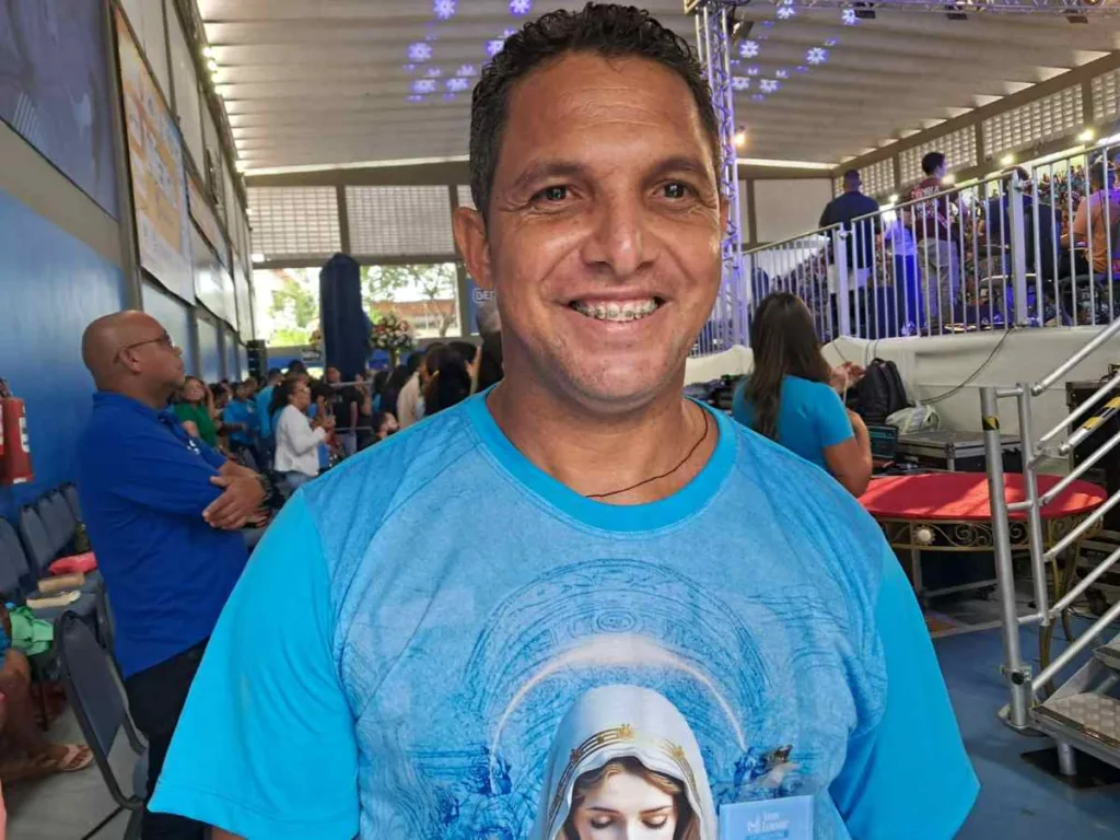 Roni vem louvar