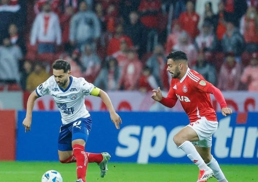 No Beira-Rio, Bahia sai na frente, mas leva a virada e se despede da Libertadores