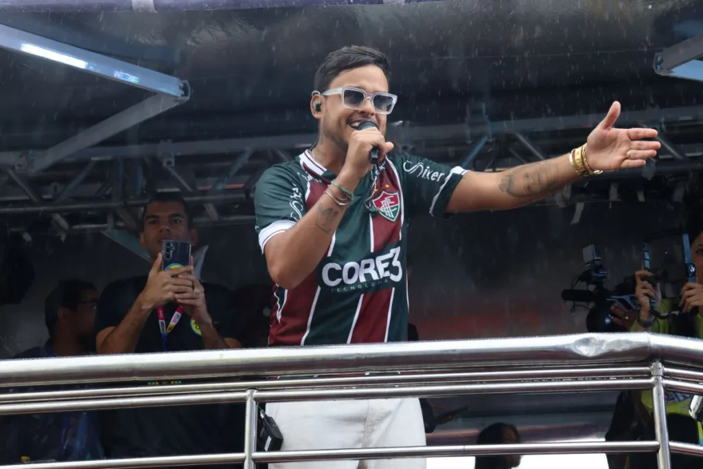 Thiago Aquino no arrastão