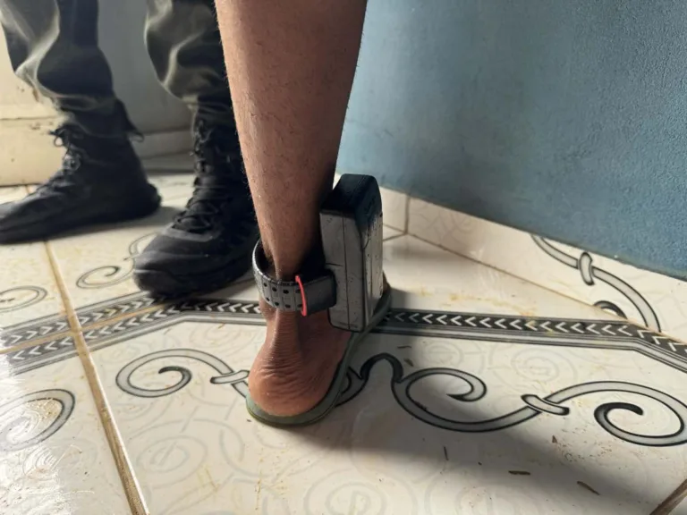 Polícia Civil realiza prisões de pessoas com tornozeleira eletrônica no circuito da micareta