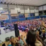 Centenas de pessoas participam da abertura do Vem Louvar 2025