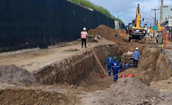 Comerciantes relatam prejuízos por conta de cratera no Anel de Contorno; obras não tem prazo para acabar