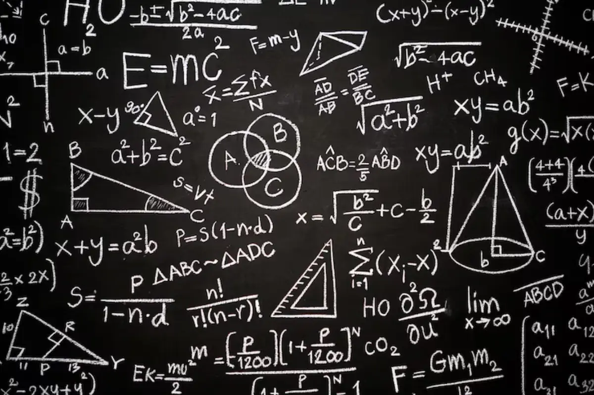 quadro-negro-inscrito-com-formulas-e-calculos-cientificos_matemática