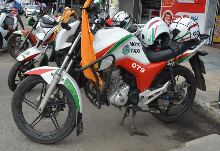 Mototaxi - mototaxistas