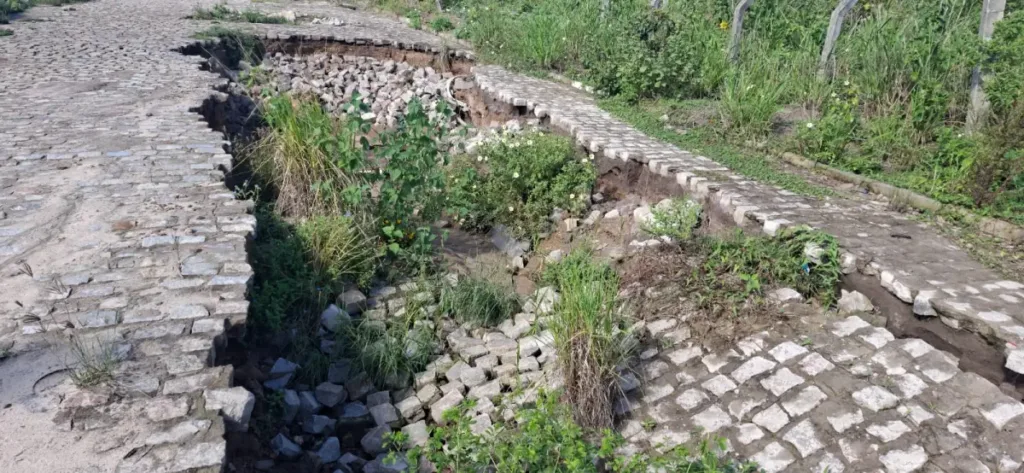 Moradores reclamam de ruas intrafegáveis em bairros de Feira de Santana