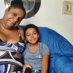 mãe solo luta por melhores condições para o filho autista