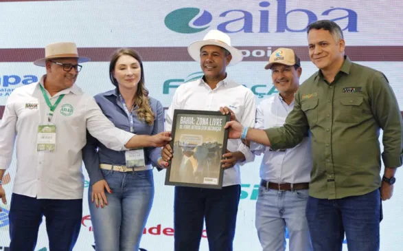 governador visita estande da Seagri e realiza entrega ao setor agrícola