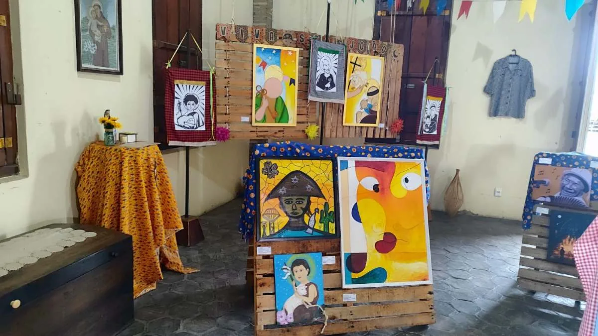 Exposição Arraiá de Cores e Tradição do Casarão Olhos D'água