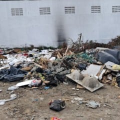 Descarte irregular de lixo nas ruas do bairro Queimadinha