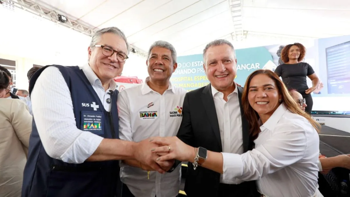 Jerônimo inaugura hospital de excelência e amplia rede de saúde em todo o estado