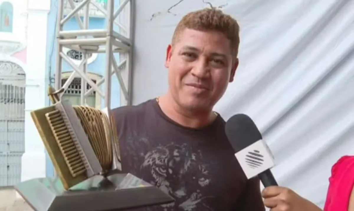 Cantor João Almeida relembra trajetória musical ao celebrar Troféu Zelito Miranda 20251