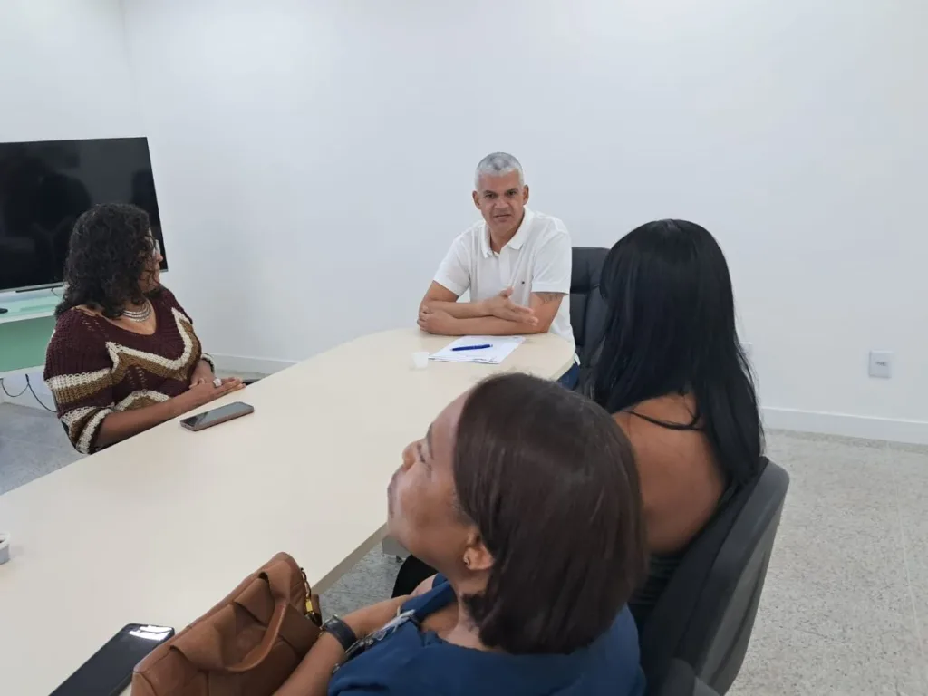Reunião entre professores Reda e secretário de Educação Pablo Roberto