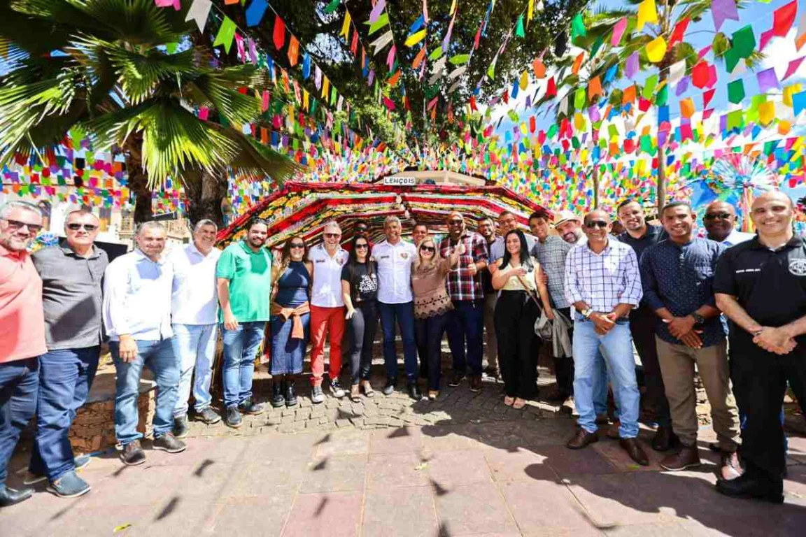 Jerônimo Rodrigues reúne prefeitos em caravana pelo interior no São João