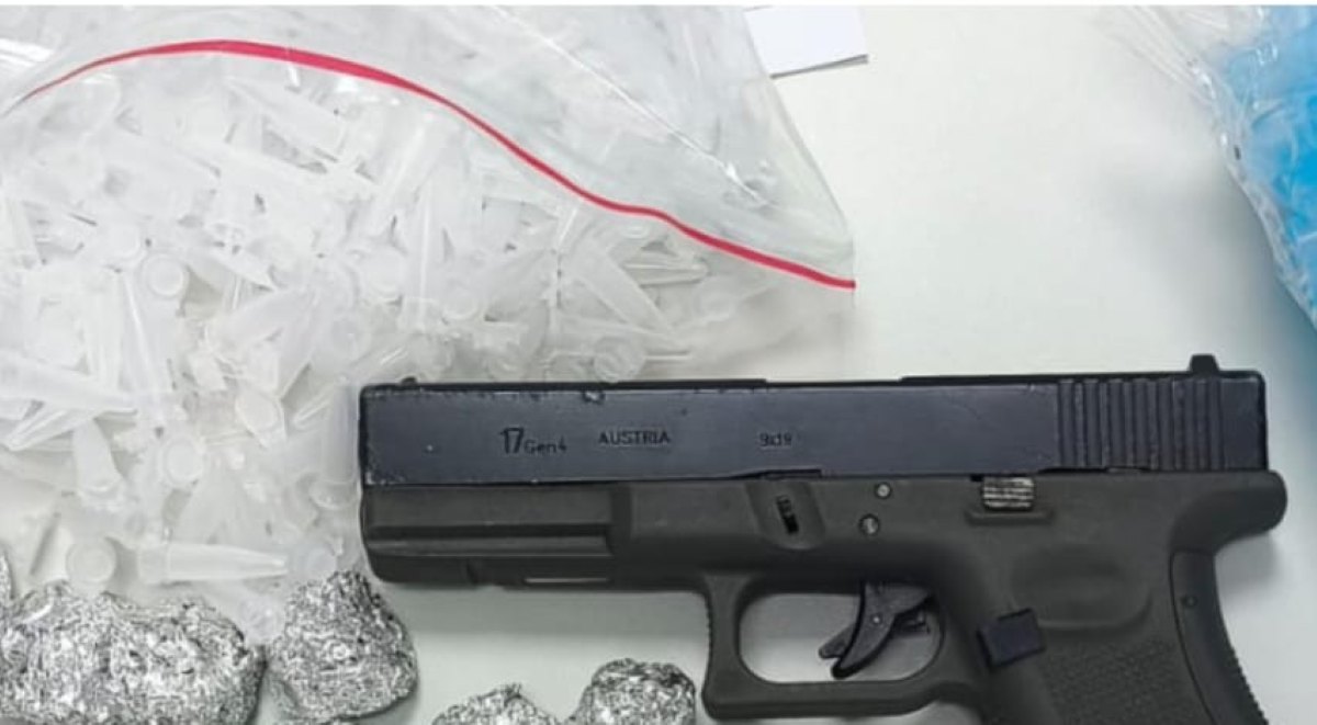 66ª CIPM realiza apreensão de entropecentes e simulacro de arma de fogo em Feira de Santana