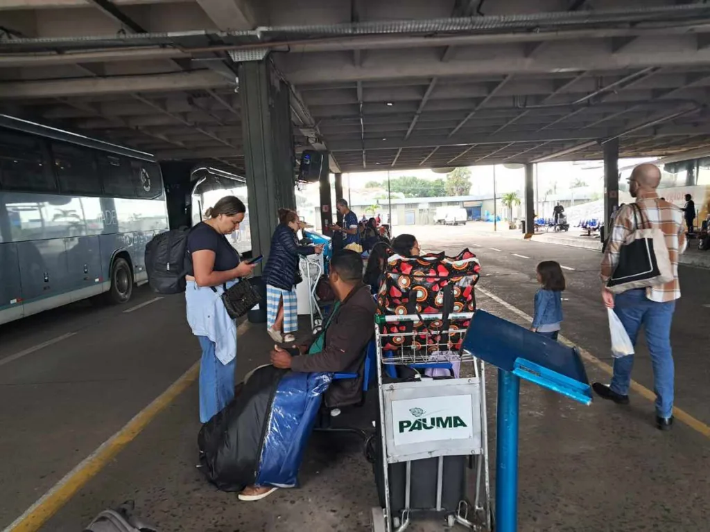 Movimento é tranquilo na rodoviária de Feira de Santana nesta segunda