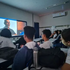 Projeto exibe filmes baianos gratuitamente em escola pública de Feira de Santana
