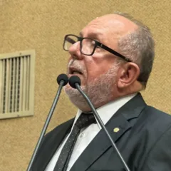 Deputado Arimateia reivindica recuperação asfáltica da Av. Sergio Carneiro