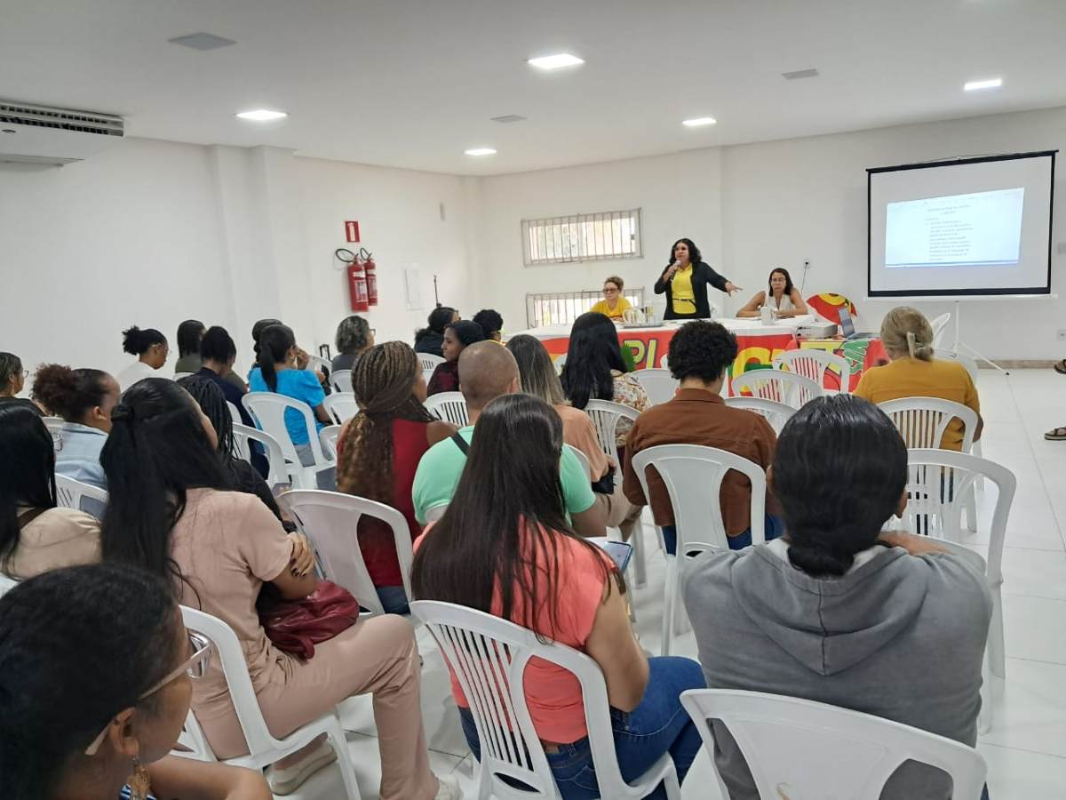 Assembleia na APLB discute pautas pendentes para a categoria