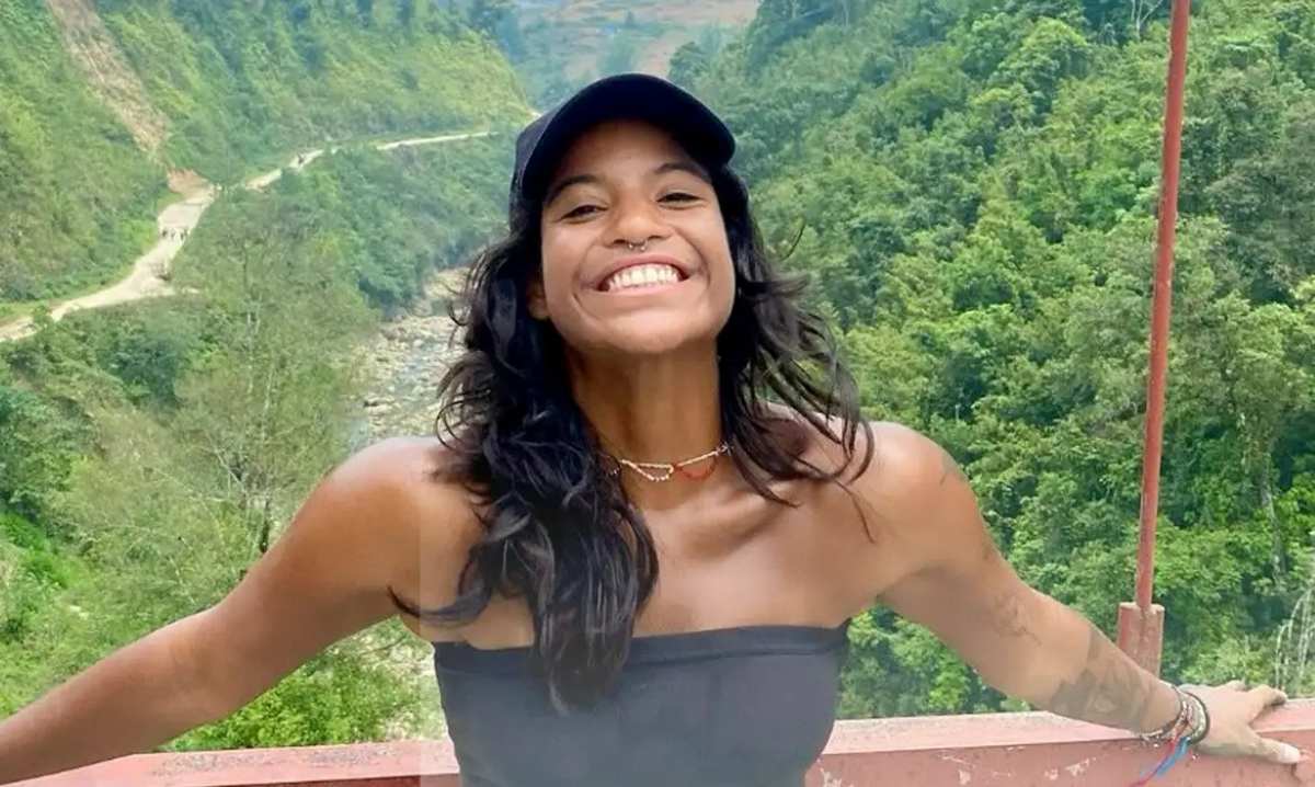 Brasileira que caiu em vulcão na Indonésia continua desaparecida