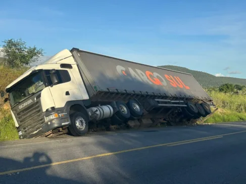 carreta tombada