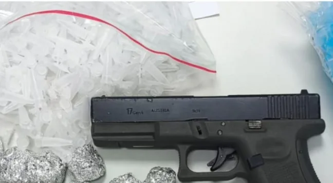 66ª CIPM realiza apreensão de entropecentes e simulacro de arma de fogo em Feira de Santana