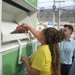 Feirenses já podem doar roupas e sapatos em contêiner no estacionamento da Prefeitura