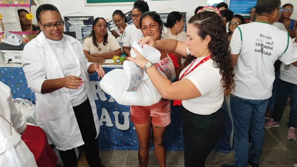 Feira de Saúde é realizada no George Américo com distribuição de cestas básicas