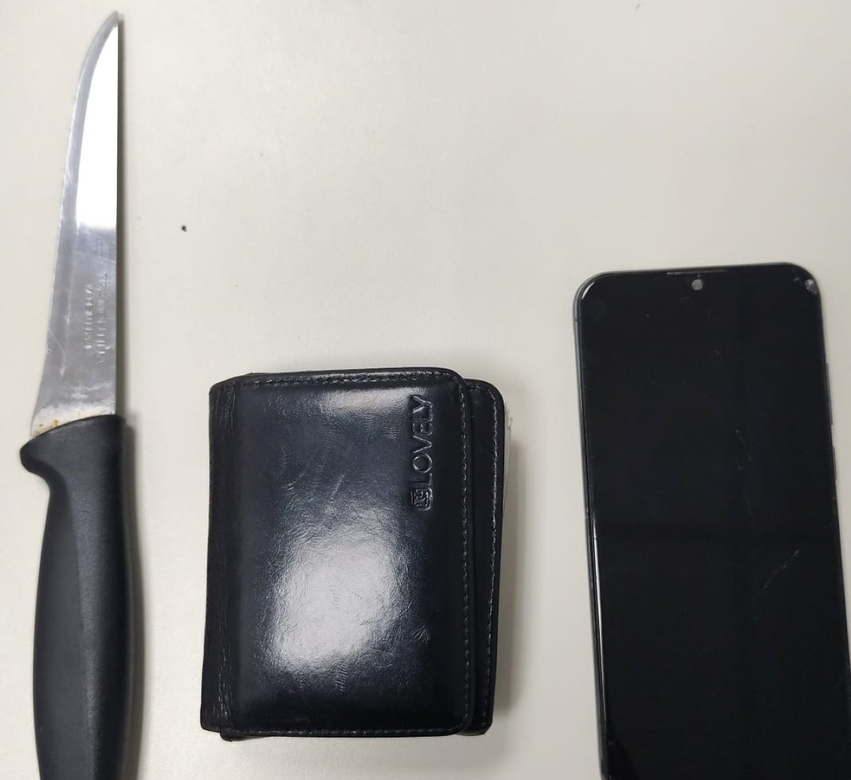 Homem com mandado de prisão por homicídio é preso em ônibus na rodoviária de Feira de Santana após ameaçar passageiros