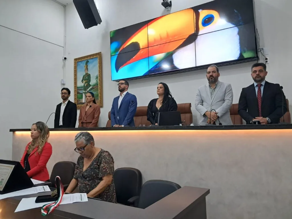 Empresário Ian Rebouças, da Rede de Farmácias Nordeste, recebe Título de Cidadão Feirense e Comenda Maria Quitéria
