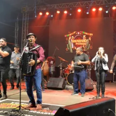 Forró pé-de-serra marca primeiro dia de festa em Tiquaruçu