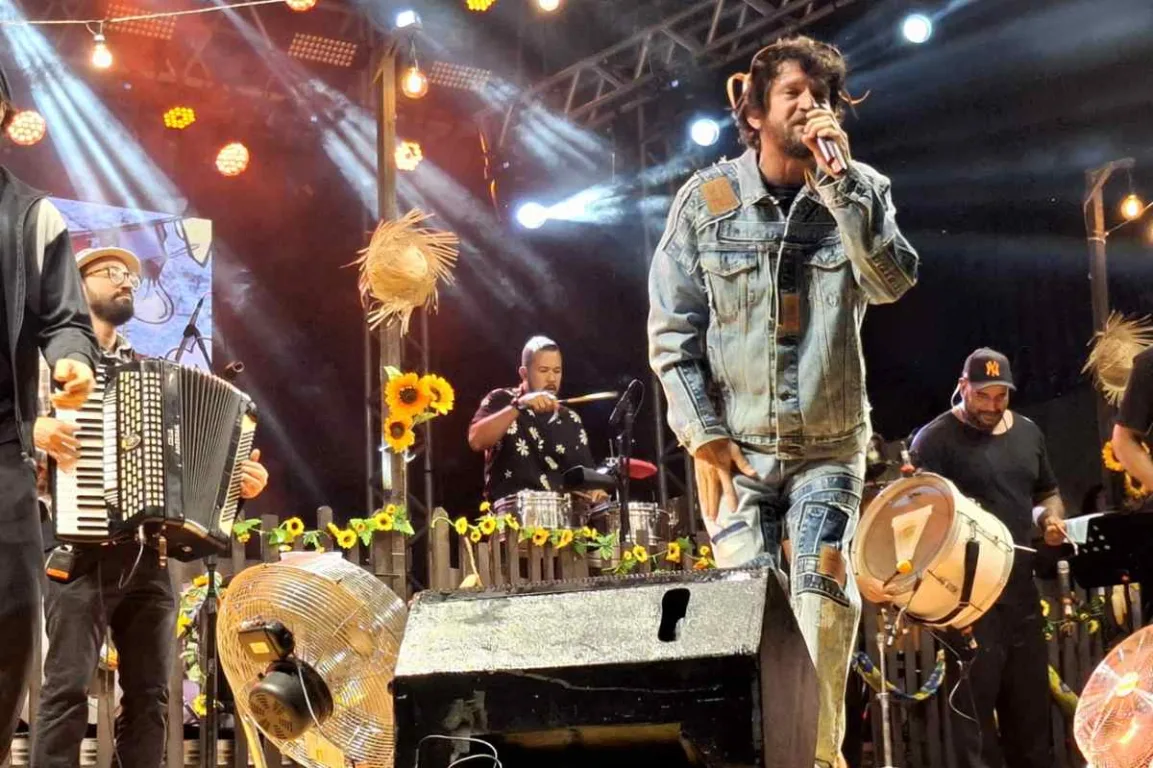 Romantismo de Daniel e Saulo ao som do forró marcam a abertura do Arraiá de Feira de Santana